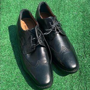 Johnston & Murphy Black Oxford Shoes with Brogue Detailing